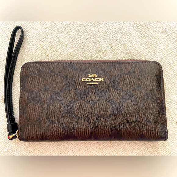 Coach Leather Monogram Signature Crossbody Bag & Wristlet - Picture 9 of 14